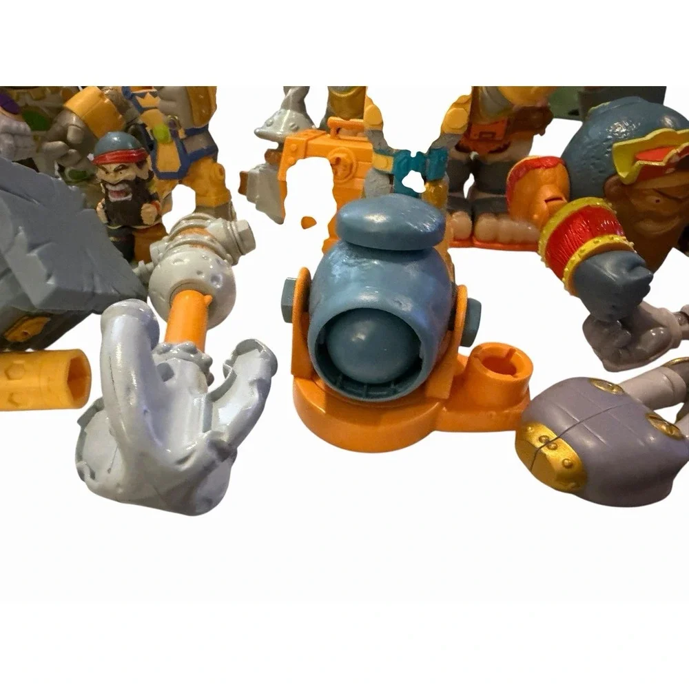 Little Tikes Kingdom Builders Lot‎ Of 8 Characters + Extras
